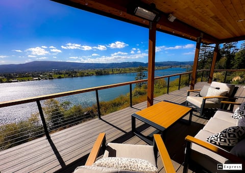 Eagle’s View Waterfront Retreat W/outdoor Tub