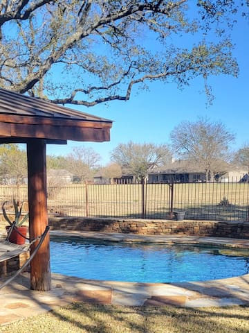 Golf Course Oasis in Lakeway gallery image 2