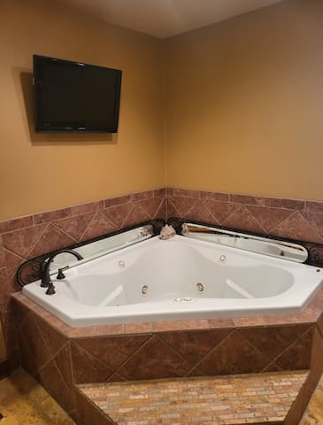 Golf Course Oasis in Lakeway gallery image 4