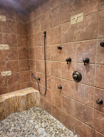 Golf Course Oasis in Lakeway gallery image 3