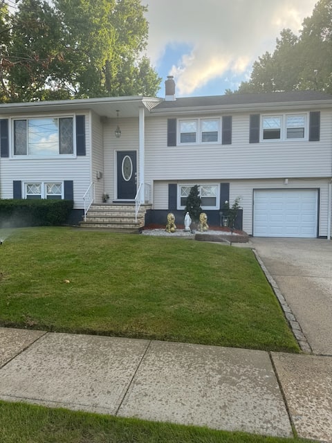 3 Bed Apt in Quiet Neighborhood