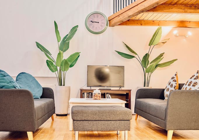 4BR + 2 BATH * 200sqm – 200m to Wenceslas Square