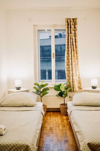 4BR + 2 BATH * 200sqm – 200m to Wenceslas Square gallery image 3