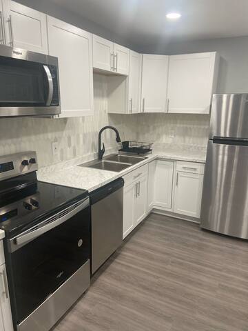 Modern Comfort in Prime Location – 4BR Gem! gallery image 2