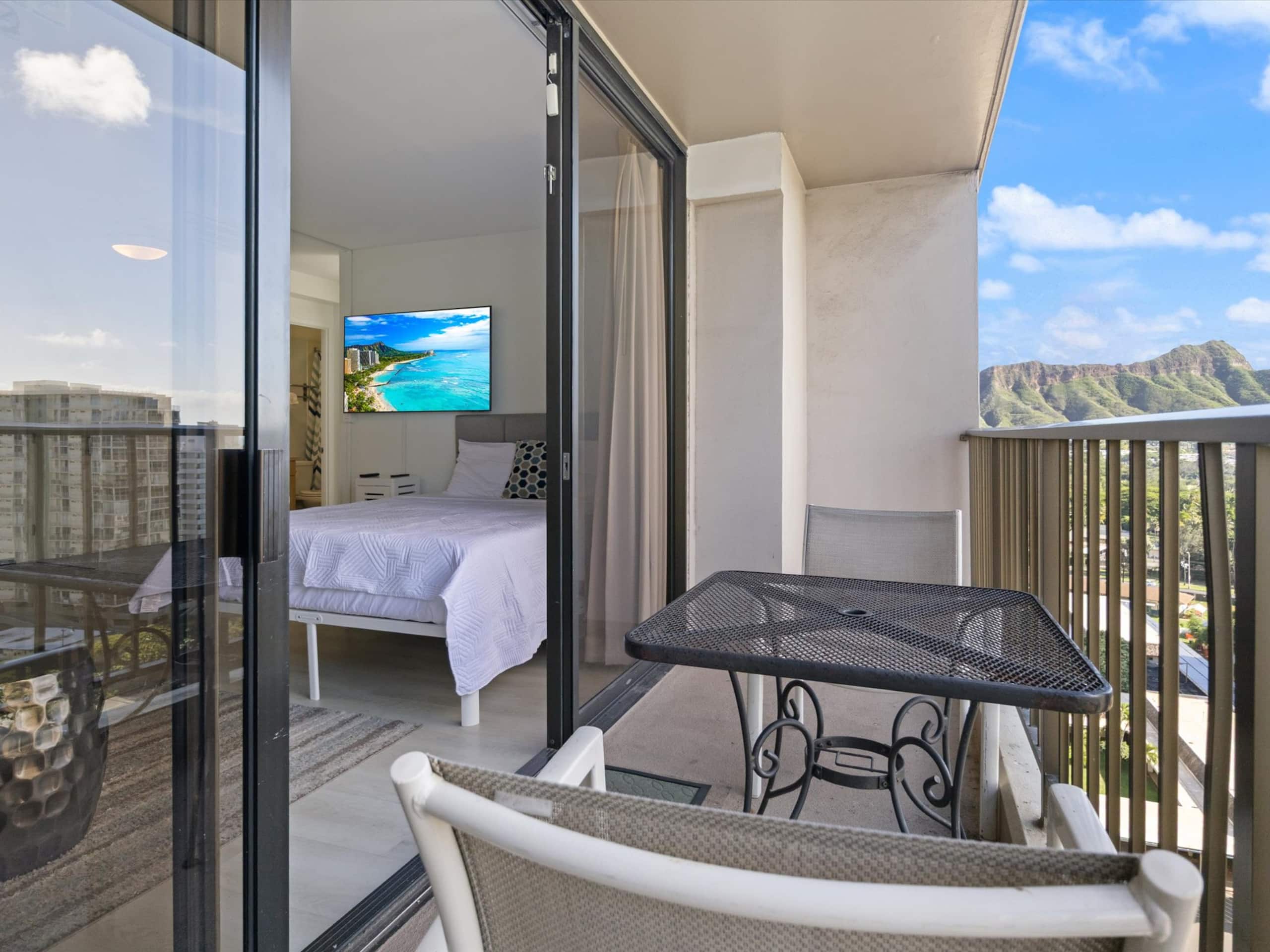 Waikiki Oceanview Condo Pool/Gym/Parking -Sleeps 6 - Image 21