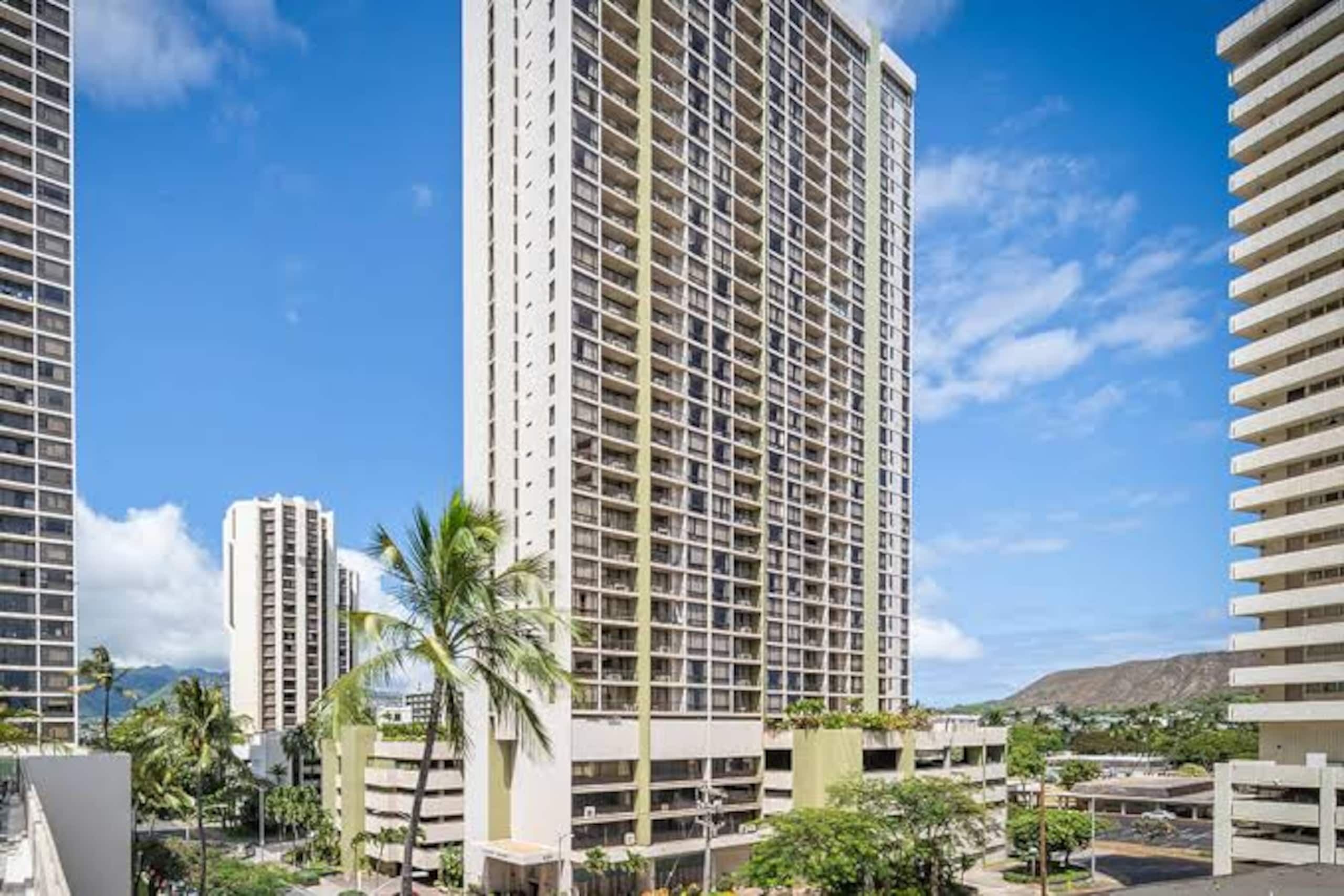 Waikiki Oceanview Condo Pool/Gym/Parking -Sleeps 6 - Image 35