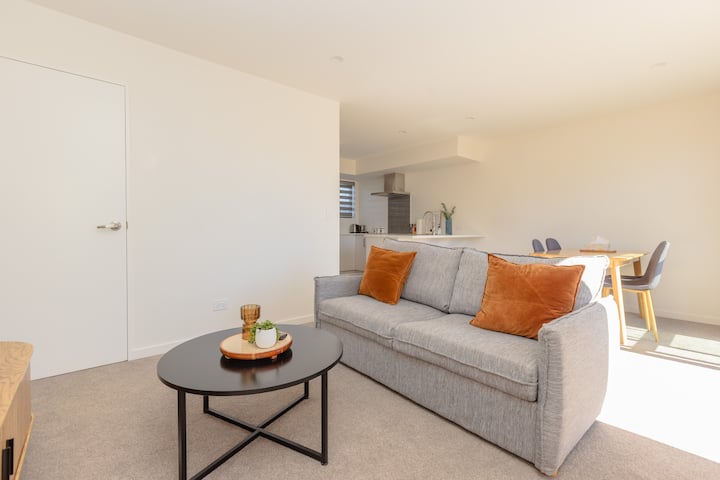Modern 2-bed Townhouse Close To City Attractions - Governors Bay