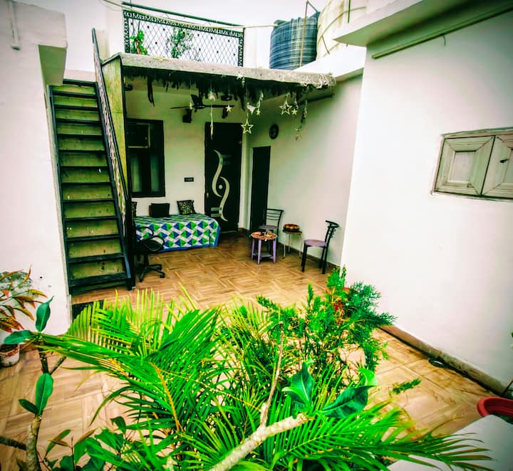 Cozy Rooftop Retreat In Central Delhi(pvtentrance) - Delhi