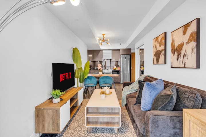 Royal 2BD+2B Downtown Toronto