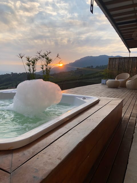 5 Star Luxury Villa + WiFi + Jacuzzi + Breakfast @ Pereira