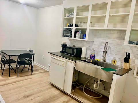 100 C Workers Crash Pad