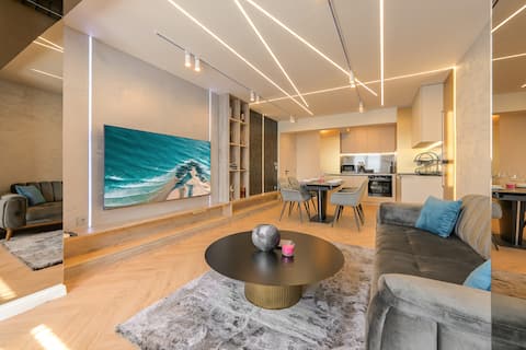 Designer Stay • 75” TV & Modern Comfort