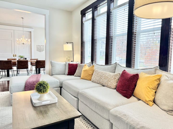 5br Designer Home • Game Room • Awesome Location! - Bloomington, IL