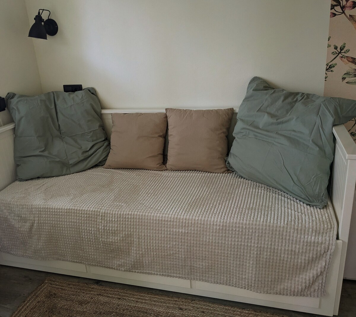 Popular Airbnb listing: Chemnitz - Annis Gartenhaus in Chemnitz