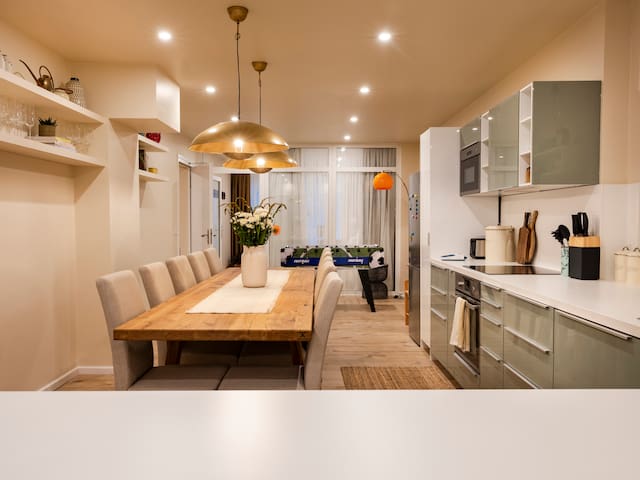 ALEXA Spacious Design Apart 5-10 Ppl/Parking/Wifi