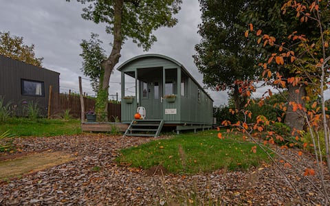 Luxury Boho Lodge with private hot tub