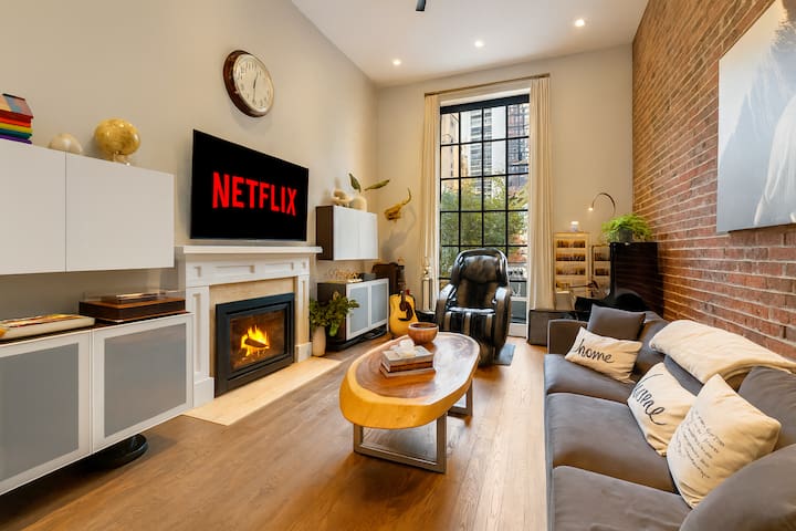 Chic Oasis – Hot Tub/Free Parking/5 min to Subway