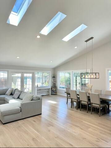 Family Home w/ Gym & Office in Prime Location