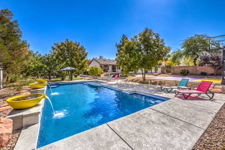 Las Vegas Mansion Heated Pool/Basketball/Picklebal gallery image 3