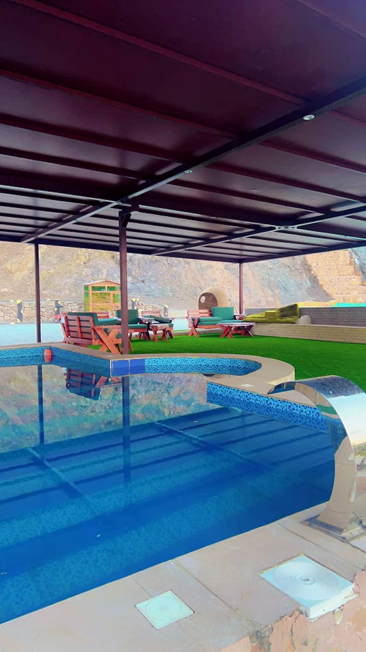 Al-Nakhla Rest House with a private pool - Barns for Rent in Adhen ...