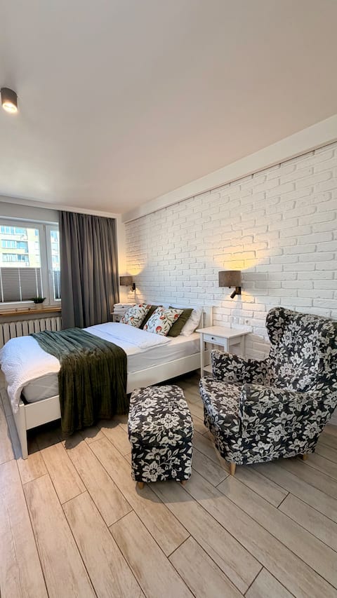 Top Airbnb: City Center Próżna Street in Śródmieście