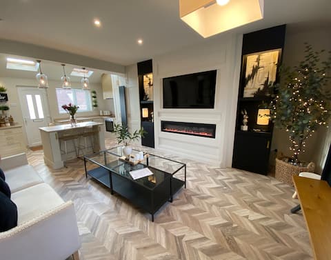 Popular Airbnb listing: House in Westmoor, Newcastle Racecourse, Quorum in North Gosforth