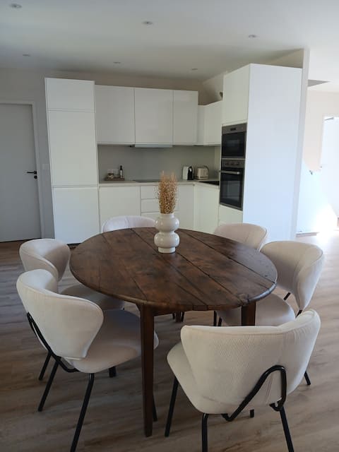 Downtown apartment near train station