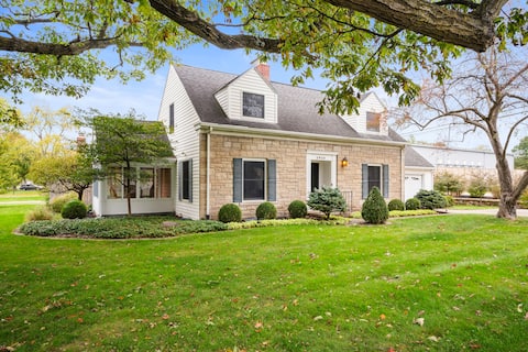 *The University House* King Beds+3 Full Baths*W/D*