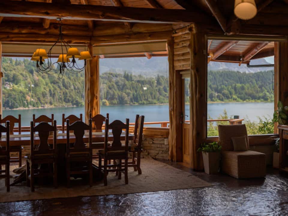 A log lodge on the shore of Lake Nahuel Huapi, San Carlos de Bariloche, Río Negro, Argentina, photo 6 of 10