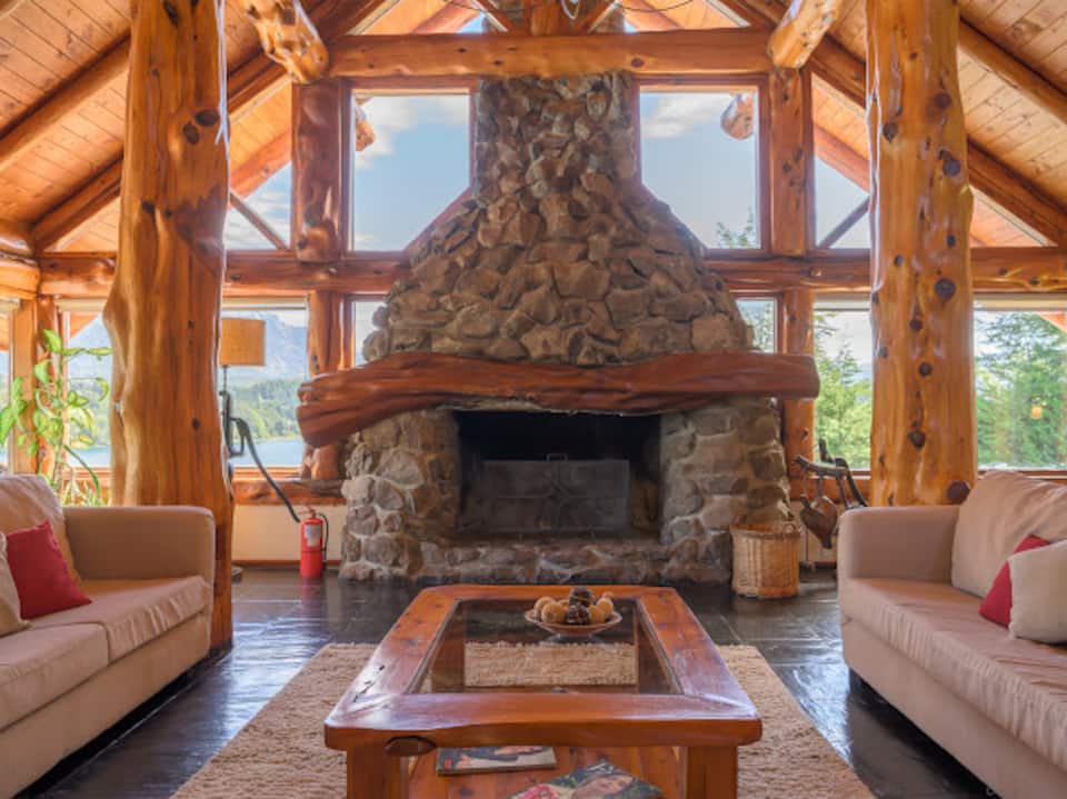 A log lodge on the shore of Lake Nahuel Huapi, San Carlos de Bariloche, Río Negro, Argentina, photo 1 of 10