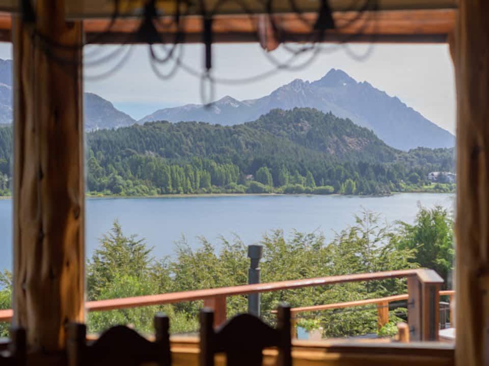A log lodge on the shore of Lake Nahuel Huapi, San Carlos de Bariloche, Río Negro, Argentina, photo 4 of 10