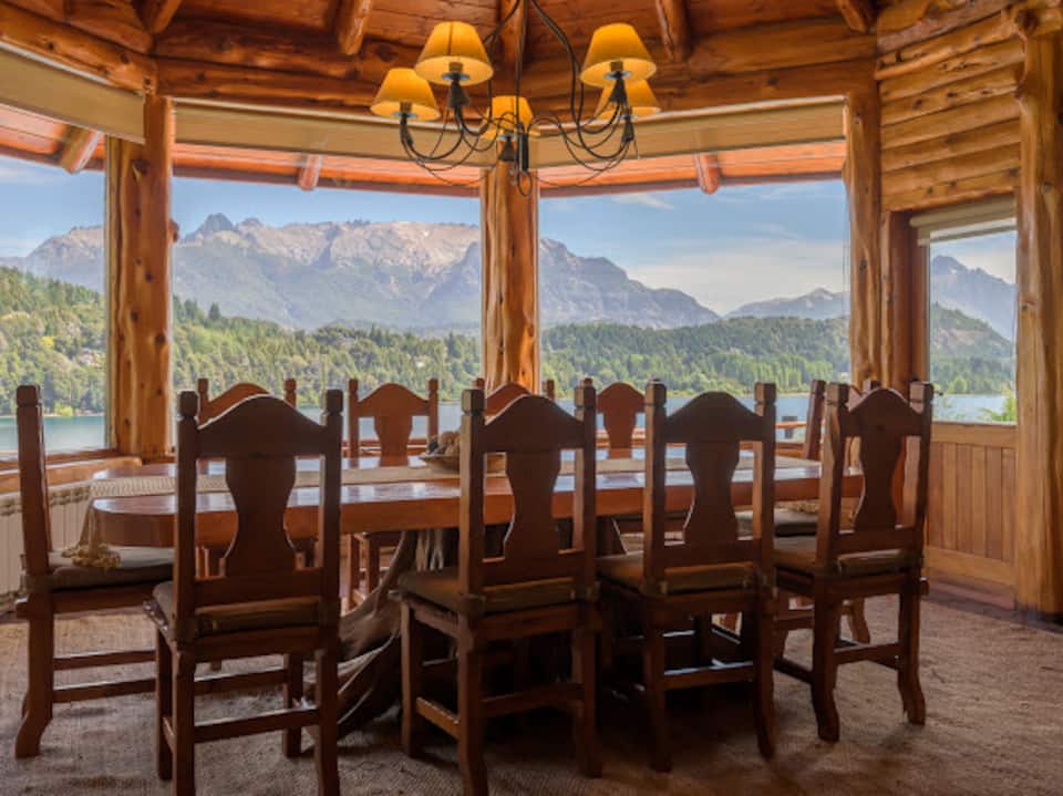 A log lodge on the shore of Lake Nahuel Huapi, San Carlos de Bariloche, Río Negro, Argentina, photo 5 of 10
