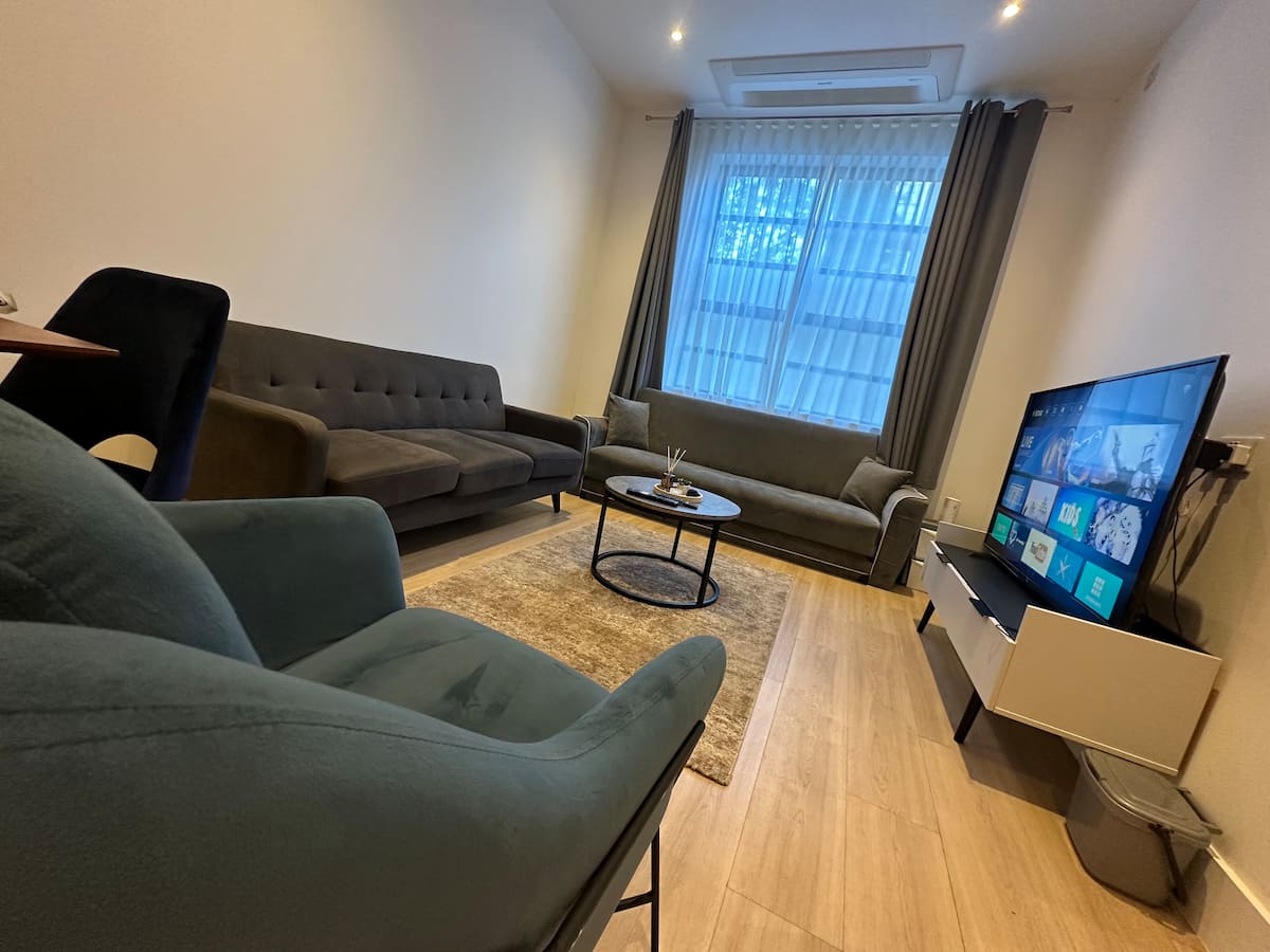 Luxury Spacious Apartment · Edgware Road - 2