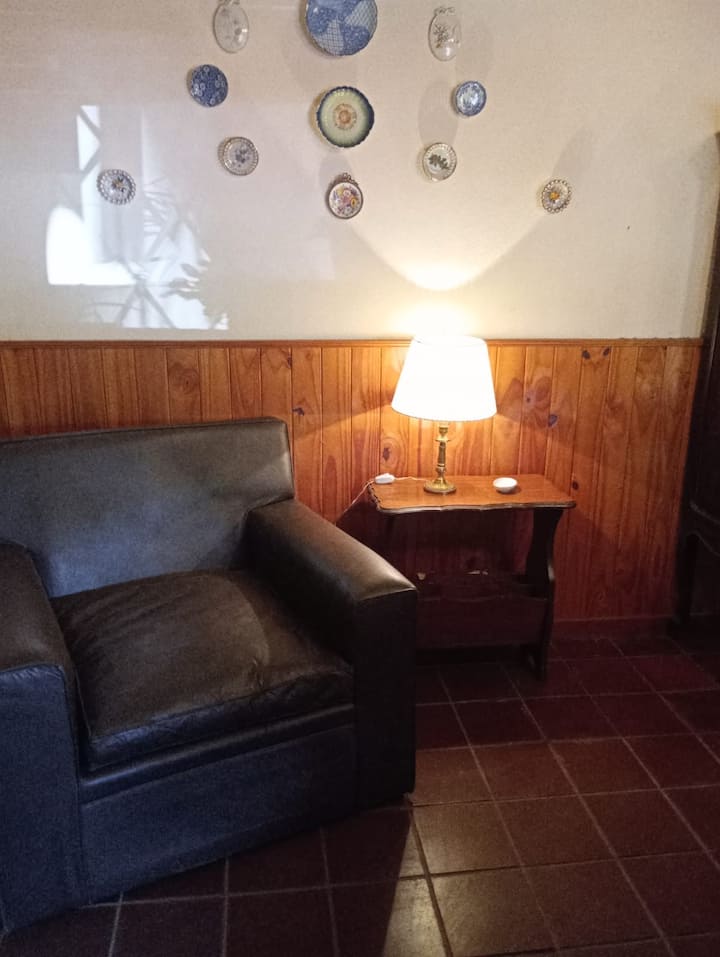 Casa Cercana Al Centro,
Patio Y Cochera Pequeña - Córdoba