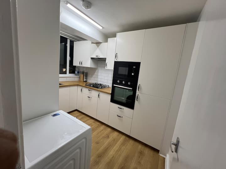 Stay In A House In Bedford - Bedford