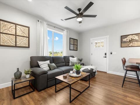East Suite Escape: Cozy Comfort in the Tri-Cities