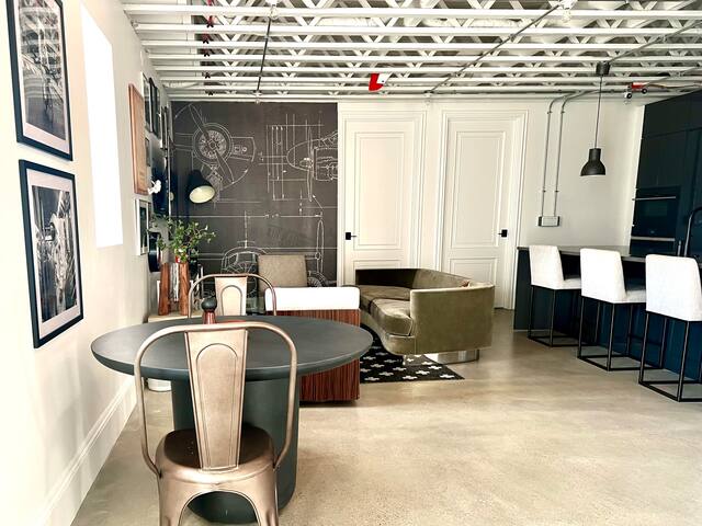 Luxury 2BR Boston, Onsite Massage, Parking & Train