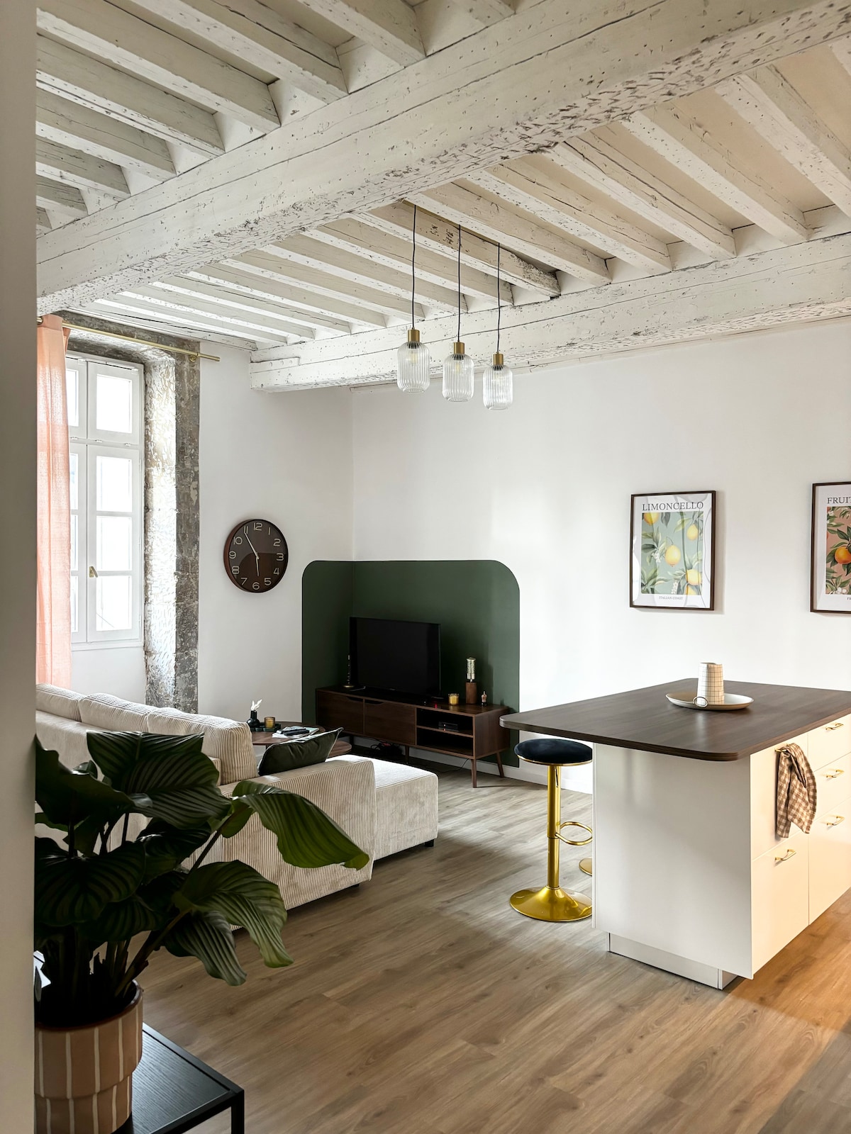 Annonce Airbnb populaire: Cozy Nest in the Heart of Valence à Valence