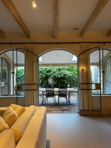 A Luxurious Tuscan Escape gallery image 3