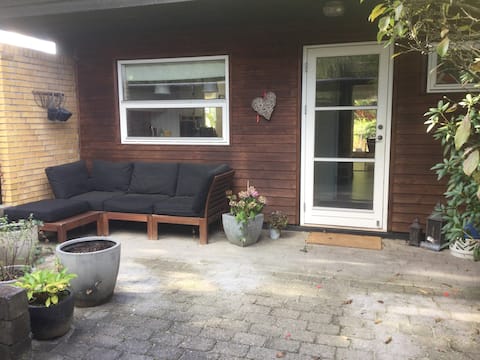 Lys og hyggelig 2-plans hus.