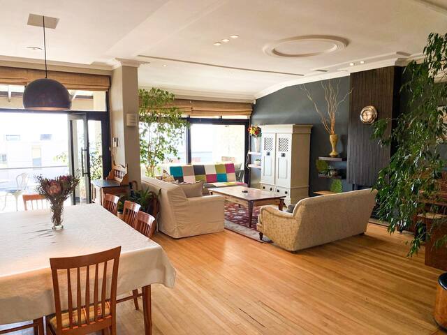Spacious home in Green Point gallery image 3