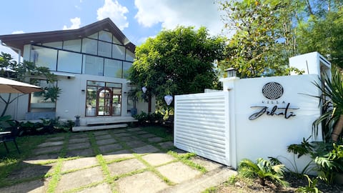 Bali Inspired Villa with Pool & Hot Tub in Cavite