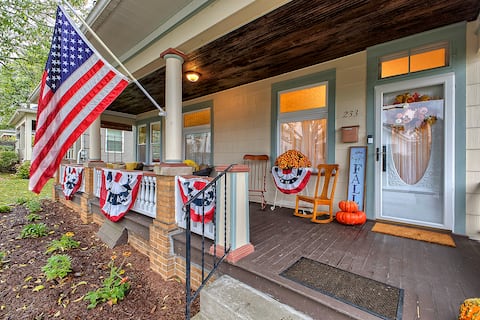 Carmic Suites-Historic District
EV Level 2 charger