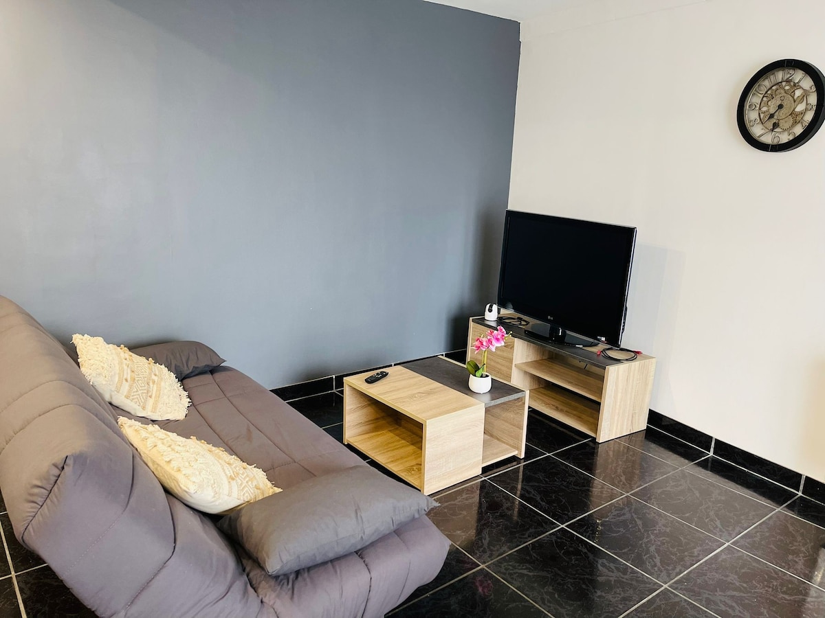 Top Airbnb: Moulin Galant Cottage. in Corbeil Essonnes