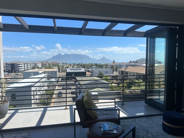 The Cozy Lily Penthouse