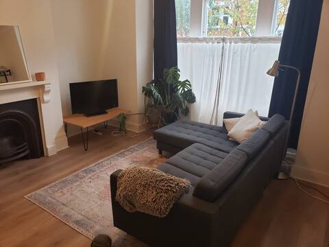Popular Airbnb listing: Ground floor garden flat, Herne Hill in Southwark