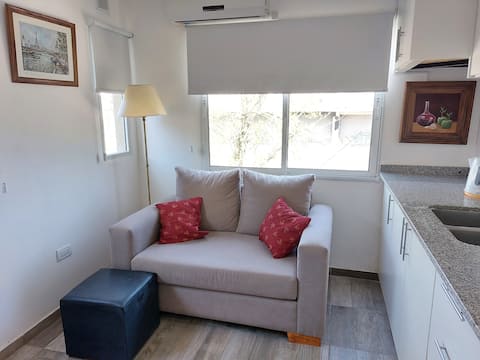 Top Airbnb: Two-room apartment / closed and private garage en Villa Primera