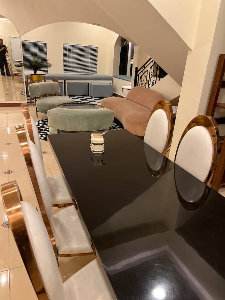 Dining area image 4