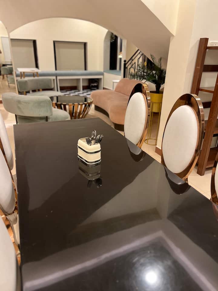 Dining area image 1
