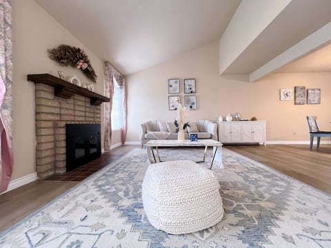 4B3B Modern Spacious Entire House/nice backyard